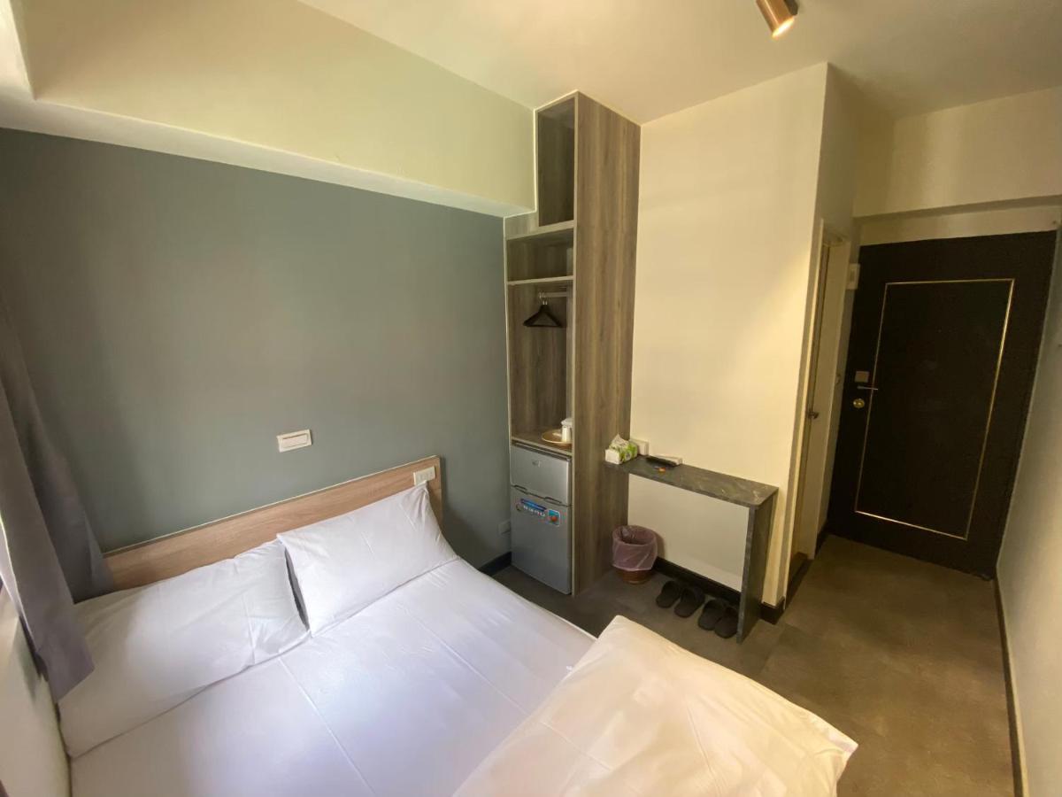Fengjia Gift Box Homestay Taichung Exterior foto