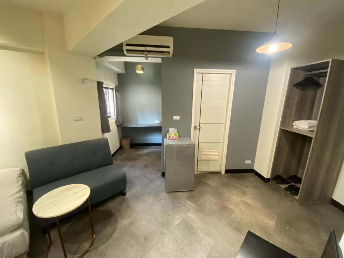 Fengjia Gift Box Homestay Taichung Exterior foto