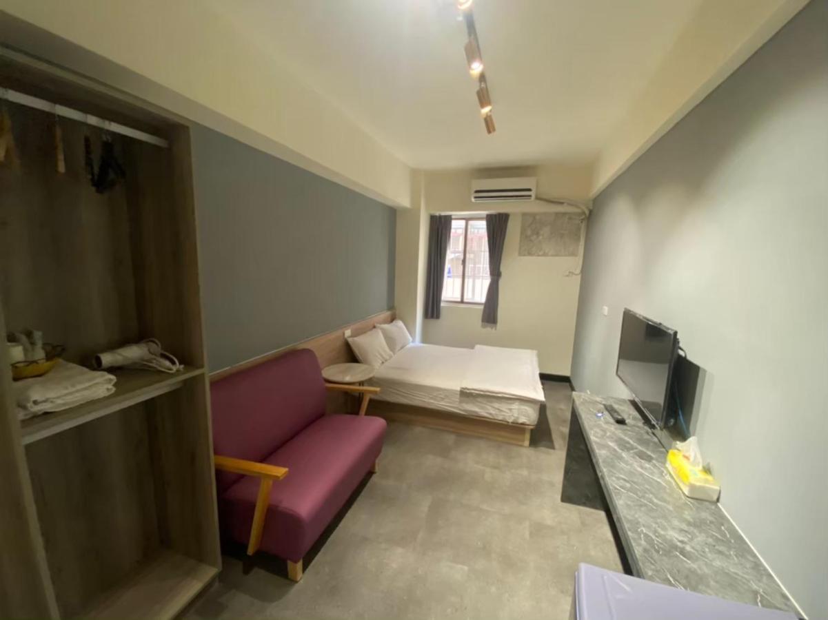 Fengjia Gift Box Homestay Taichung Exterior foto