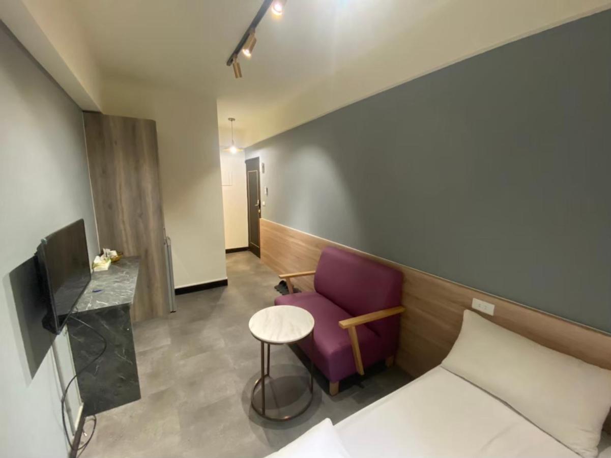 Fengjia Gift Box Homestay Taichung Exterior foto