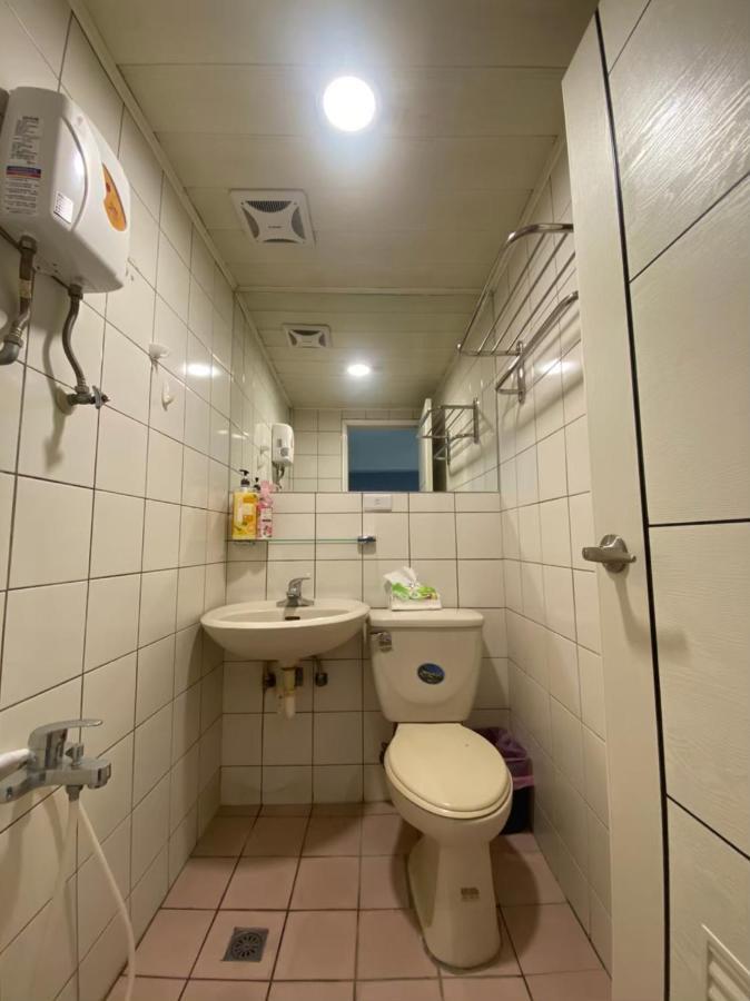 Fengjia Gift Box Homestay Taichung Exterior foto