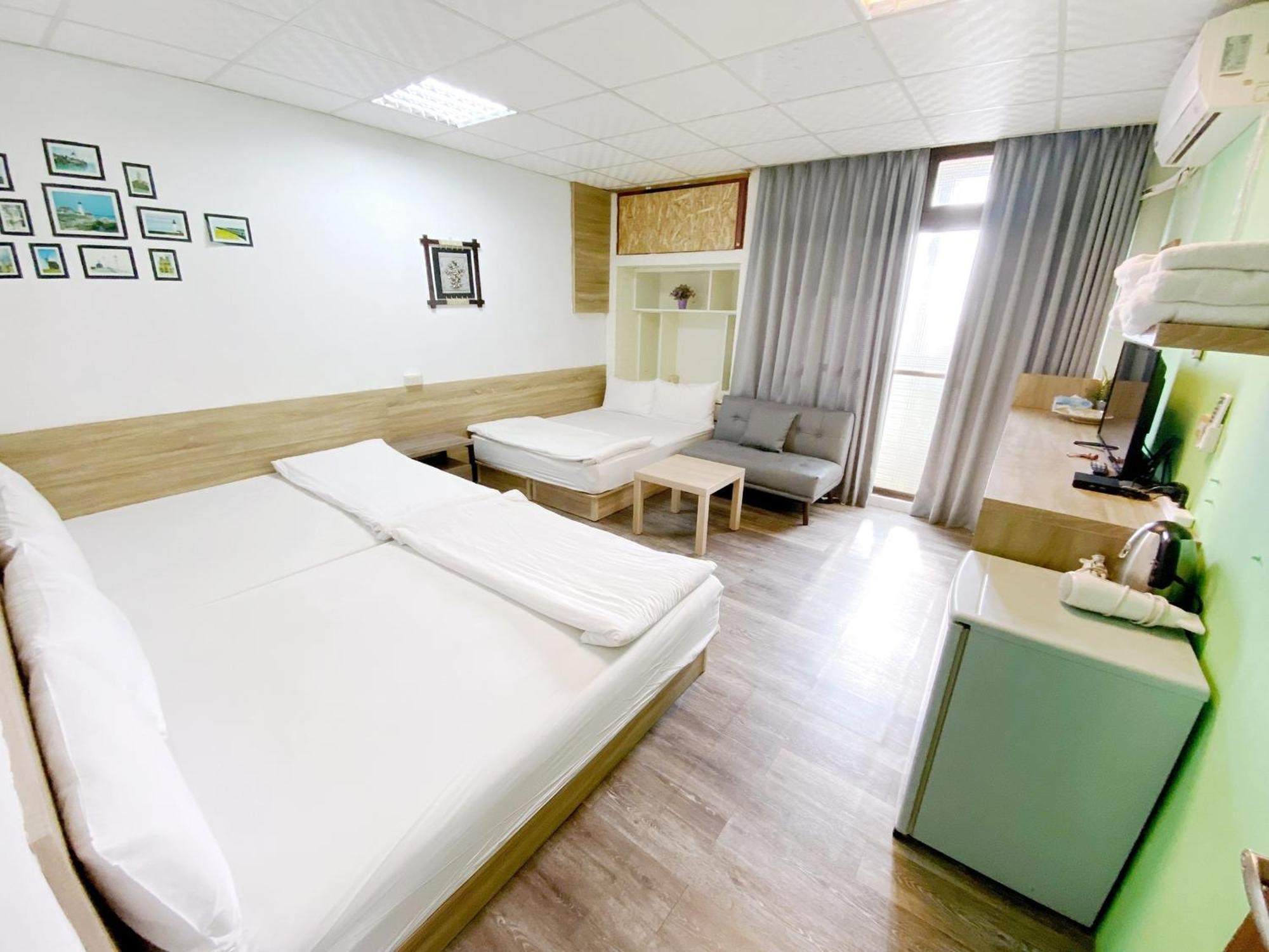 Fengjia Gift Box Homestay Taichung Exterior foto